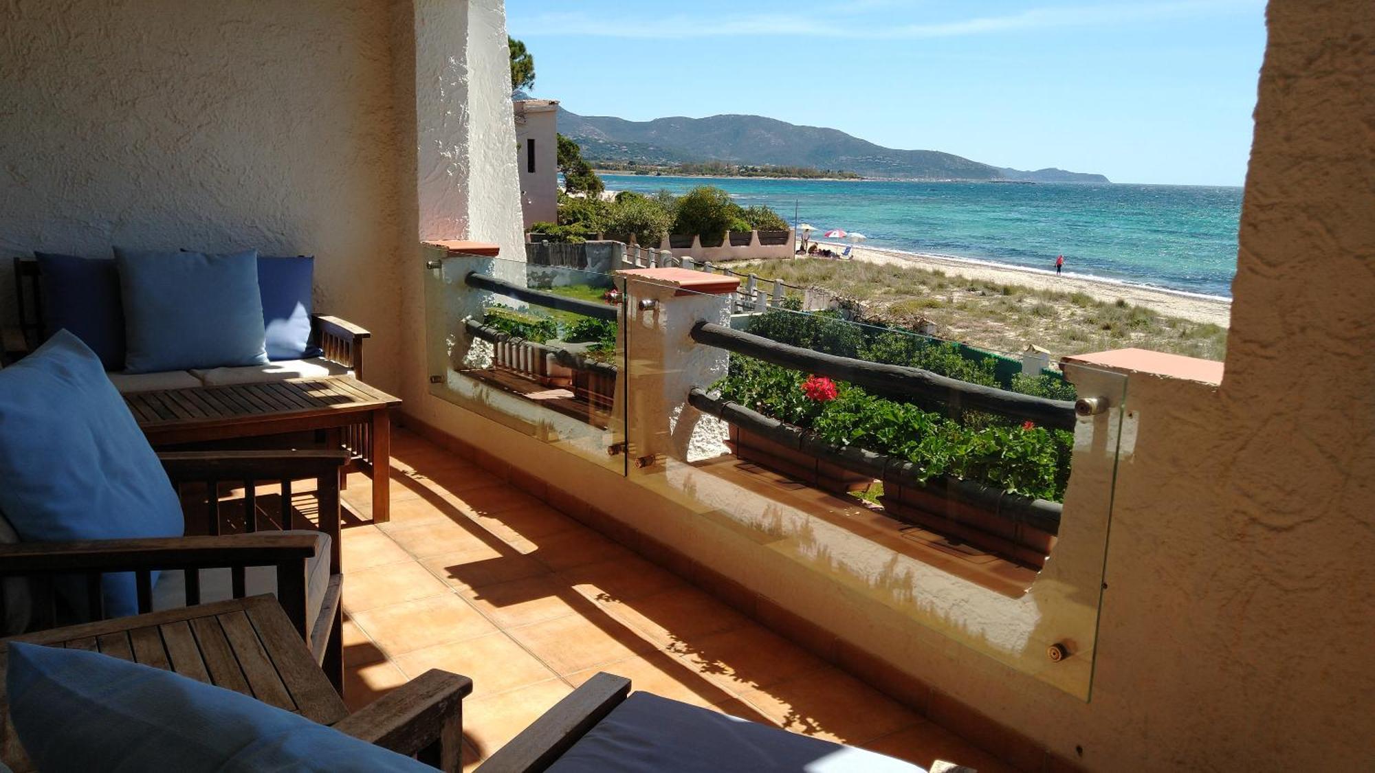 In Front Of The Beach - La Terrazza Sul Mare Flumini di Quartu Exterior foto